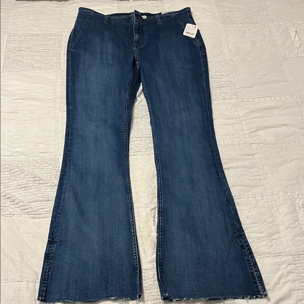 NWT Free People Level Up Slit Bootcut Jeans. Size 31
